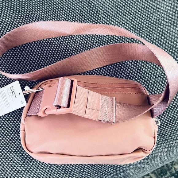 Lululemon Everywhere Belt Bag *1L - Picture 6 of 9